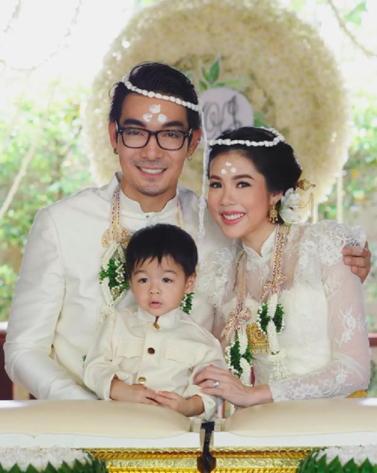 ลูกชายถือแหวนแต่งงาน! “โอ๊ต-จีน่า” เตรียมเข้าพิธีวิวาห์ 22 พ.ย. นี้