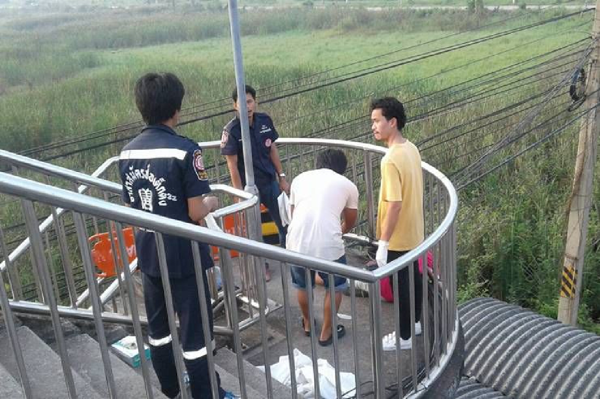 หญิงป่วยทางจิตถูกไฟฟ้าช็อตดับบนสะพานลอย หญิงป่วยทางจิตถูกไฟฟ้าช็อตดับบนสะพานลอย