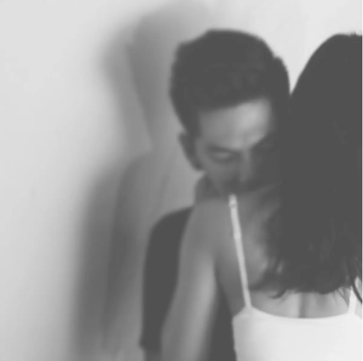 “แตงโม” โพสต์ภาพกอด "ด็อจ บีมิกซ์” หลังเลิกรากันไปนานกว่า 13 ปี