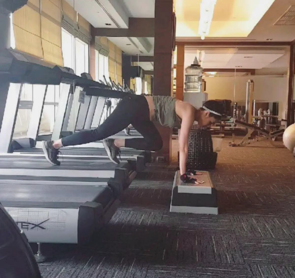 กลับมาทวงบัลลังก์! “ชมพู่” ฟิตหุ่นเป๊ะ หลังคลอดลูกได้แค่ 2 เดือน