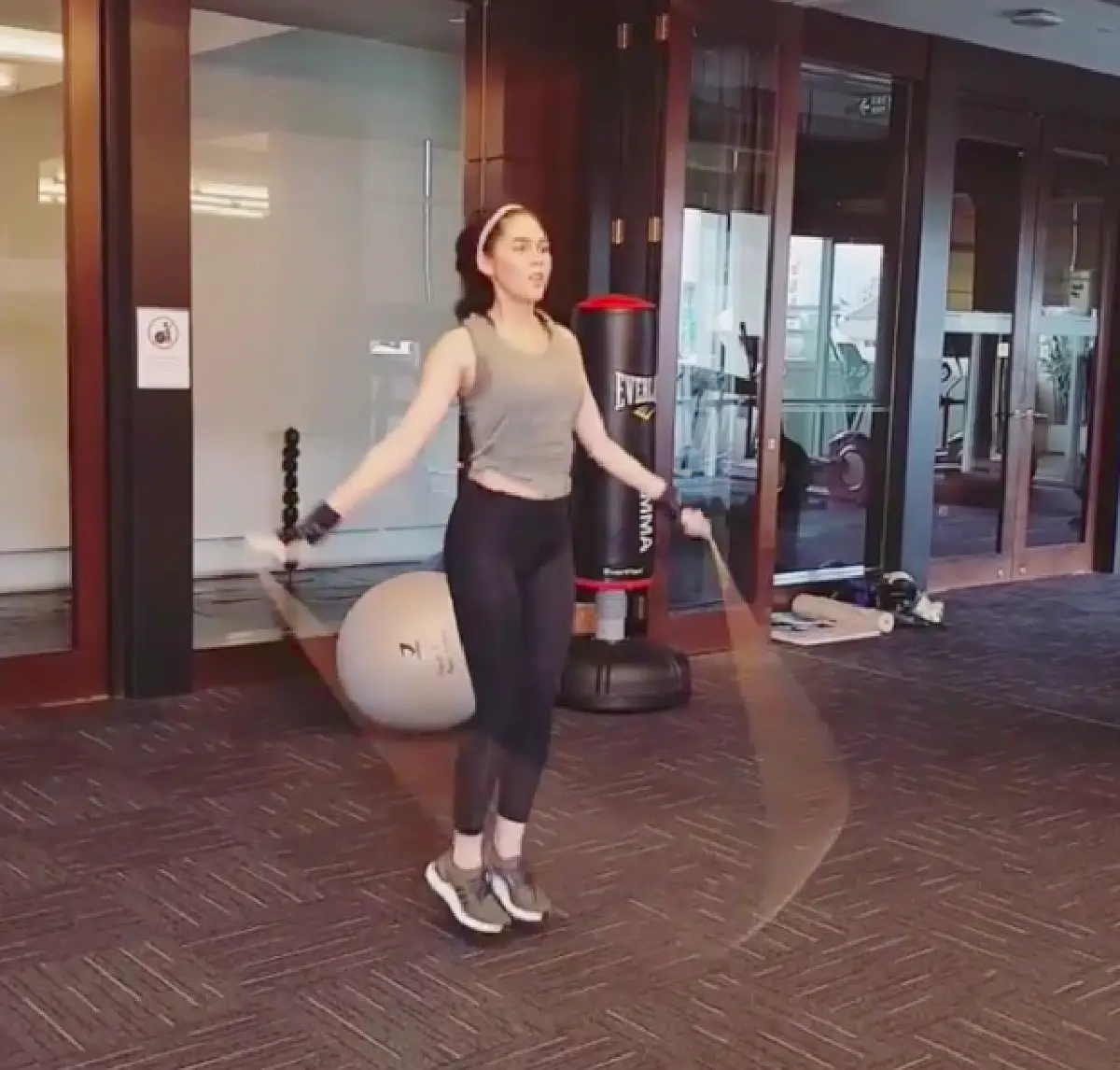 กลับมาทวงบัลลังก์! “ชมพู่” ฟิตหุ่นเป๊ะ หลังคลอดลูกได้แค่ 2 เดือน