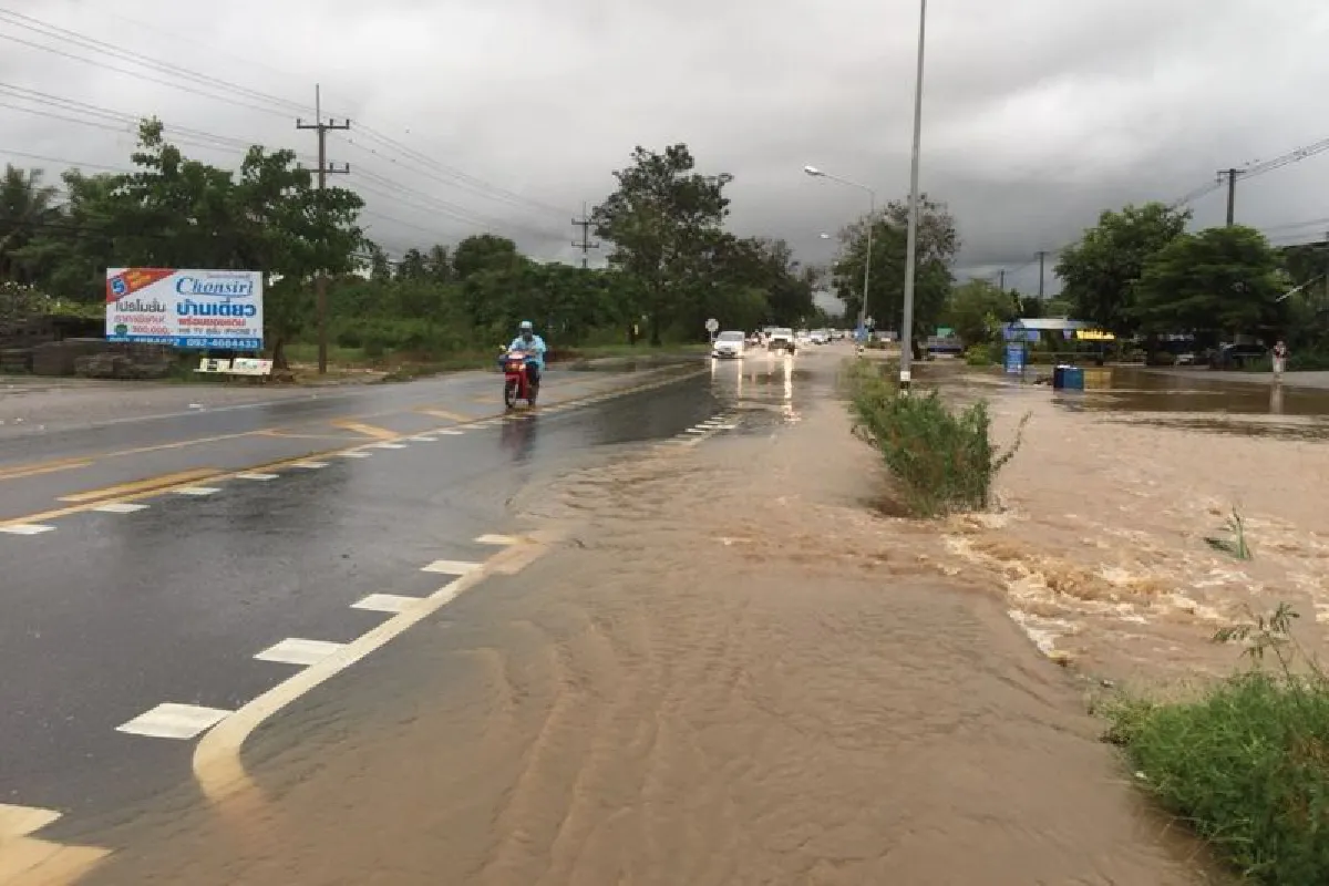 ฝนถล่มประจวบฯ-3อำเภอเฝ้าระวังน้ำท่วมขัง