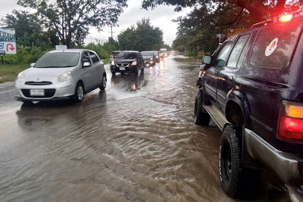 ฝนถล่มหัวหินน้ำท่วมตัวเมืองแนะเลี่ยงใช้บายพาส