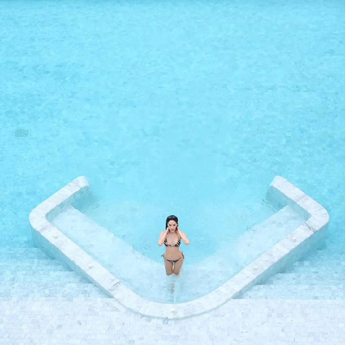 ขาวกระแทกตา! โม จิรัชยา นุ่งบิกินี่อวดหุ่นสวยเป๊ะบนเรือยอร์ช