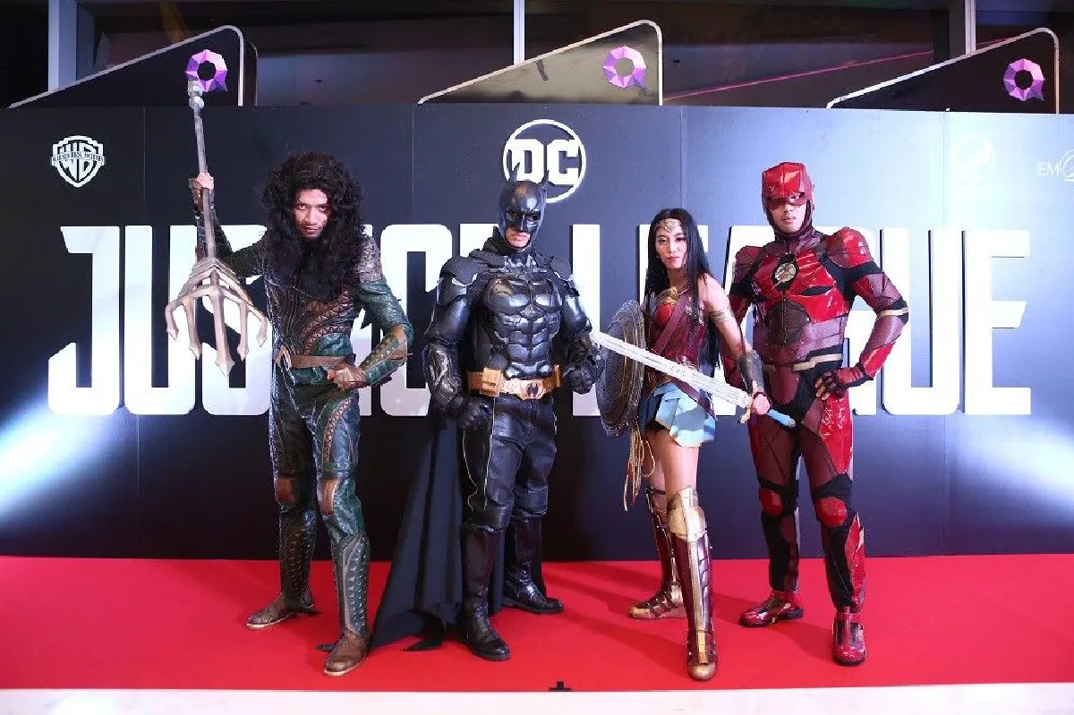 ดาราพาเหรดร่วมเดินพรมแดงในงาน “Thailand Gala Premiere Justice League”