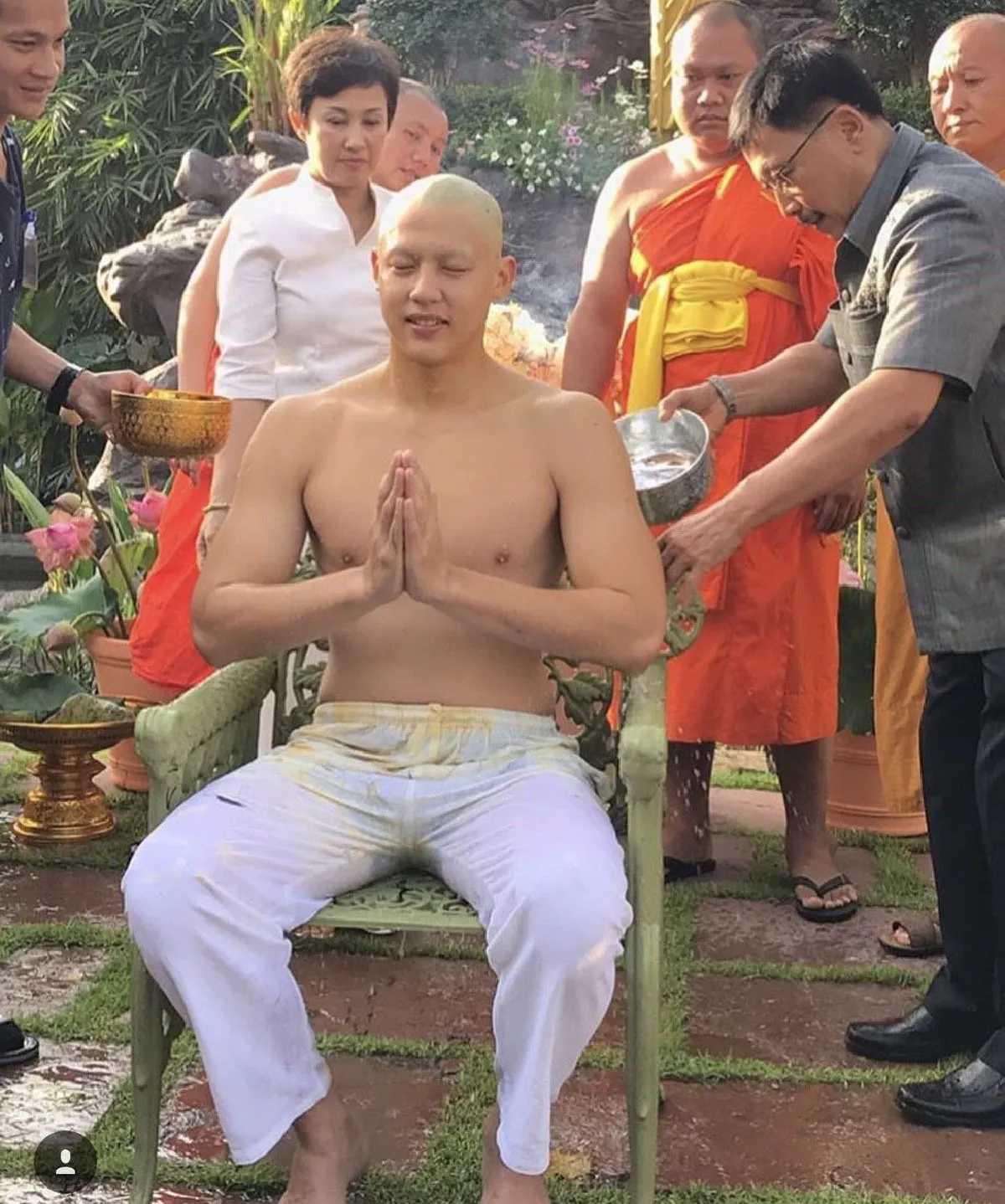 บวชแล้ว! หมาก ปริญ เข้าพิธีอุปสมบท คิมเบอร์ลี่ ร่วมอนุโมทนา