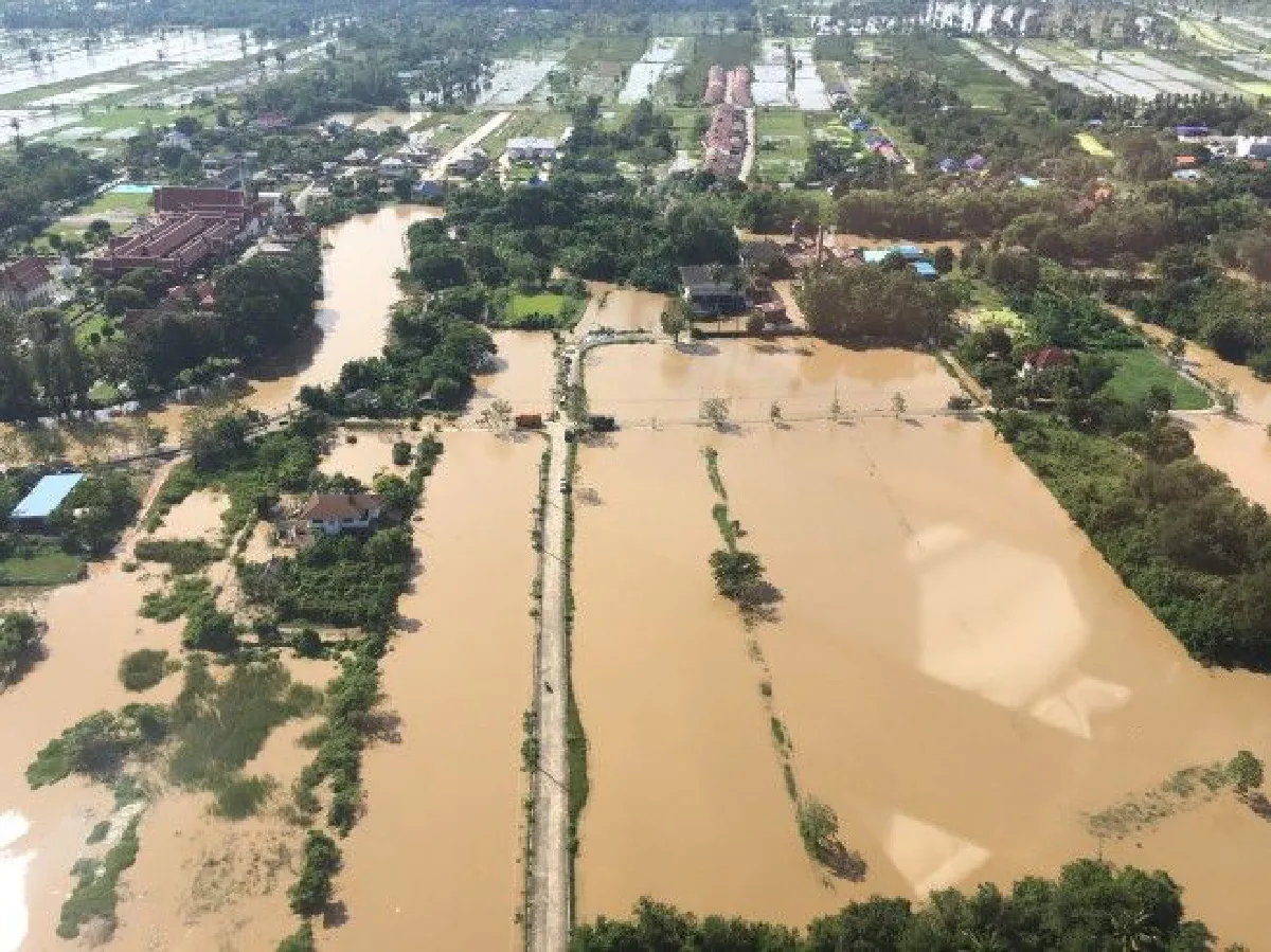 เปิดภาพมุมสูงเมืองเพชรบุรีอ่วม!น้ำท่วมสูง