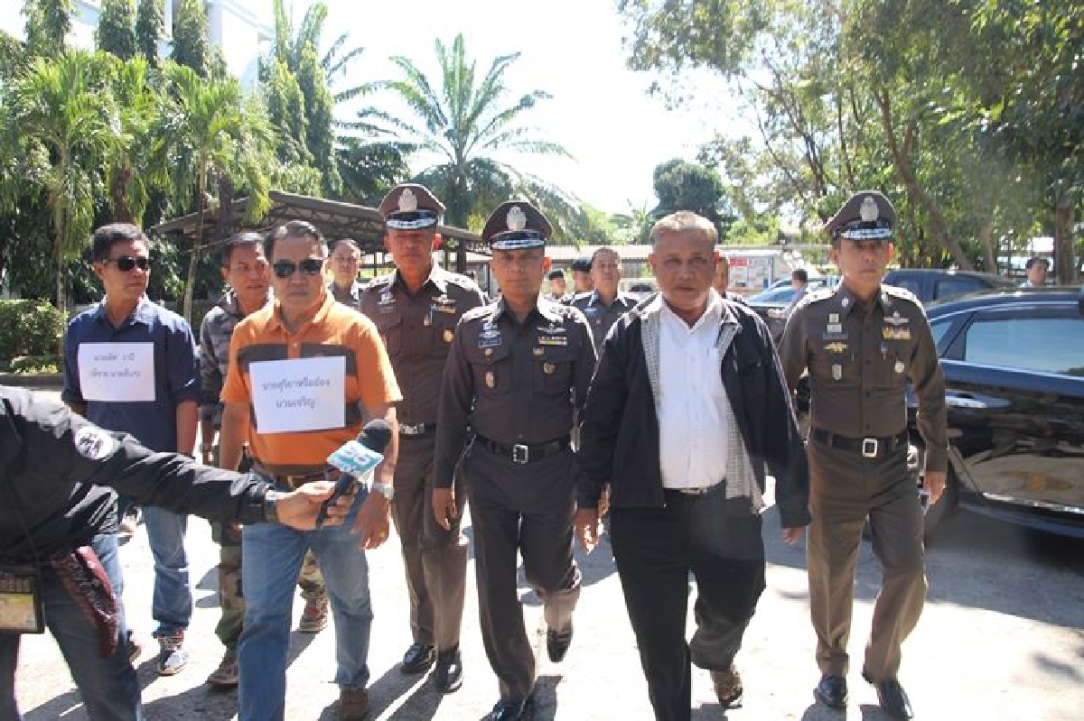 ตำรวจมีหลักฐานโยงครูจอมทรัพย์รู้เห็นขบวนการสร้างแพะ ตำรวจมีหลักฐานโยงครูจอมทรัพย์รู้เห็นขบวนการสร้างแพะ