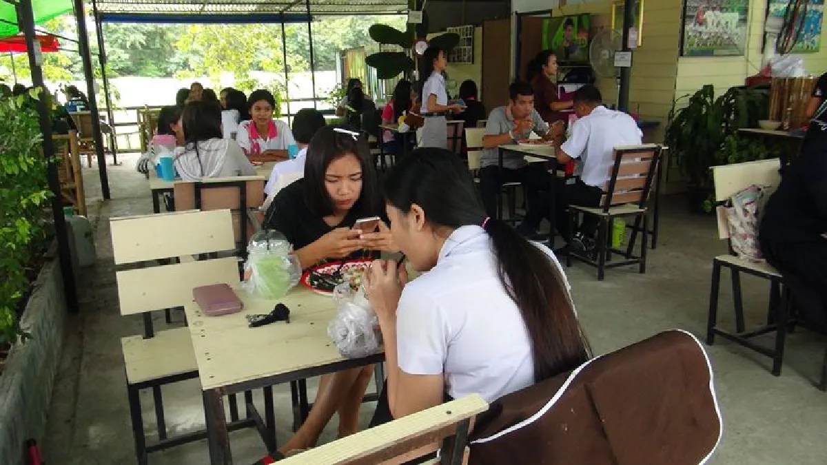 อาหารตามสั่งขายดีต้องมีกิมมิค"ข้าวกระเพราถาดยักษ์"