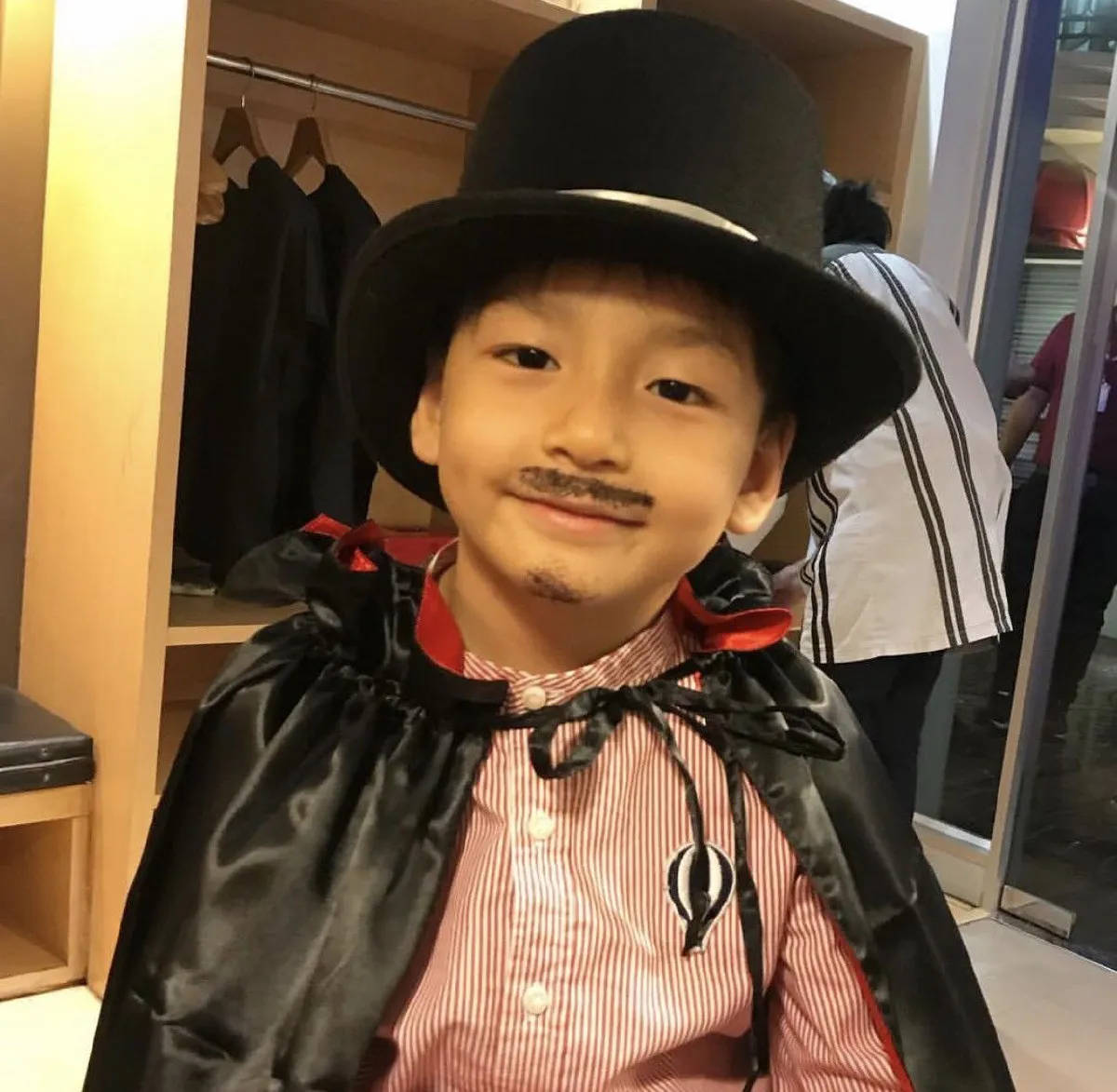 หล่อตี๋อินเตอร์มาก! น้องชิโน่ ลูกชายคนโตของ พลอย ชิดจันทร์