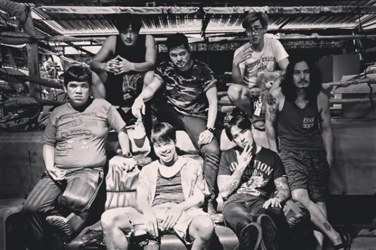 ส่องภาพเบื้องหลัง 7 นักแสดงหนุ่มจากละครที่ทุกคนรอคอย “ล่า”