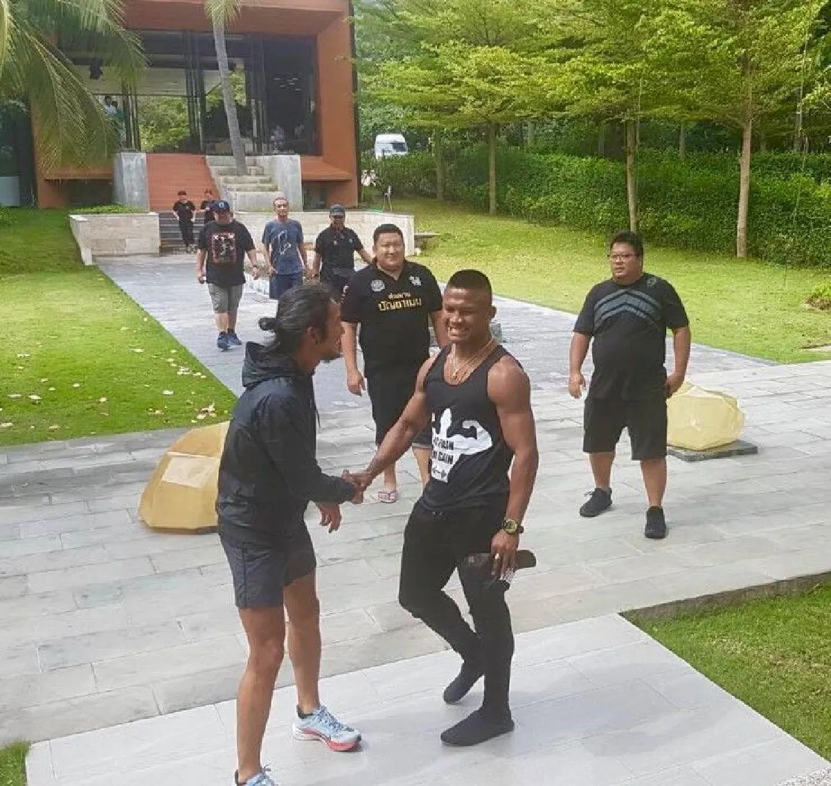 "ใครอยากเหนี่ยวเซลฟี่เจอกัน" บัวขาวร่วมวิ่งกับตูน25พ.ย.ที่ปะทิว ชุมพร