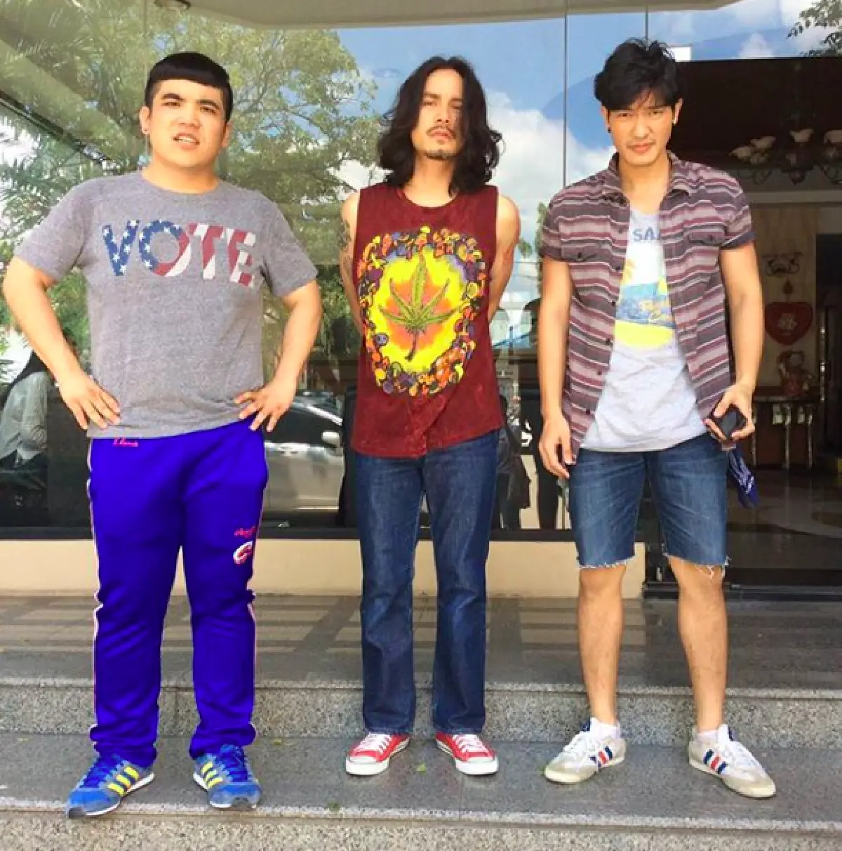 ส่องภาพเบื้องหลัง 7 นักแสดงหนุ่มจากละครที่ทุกคนรอคอย “ล่า”