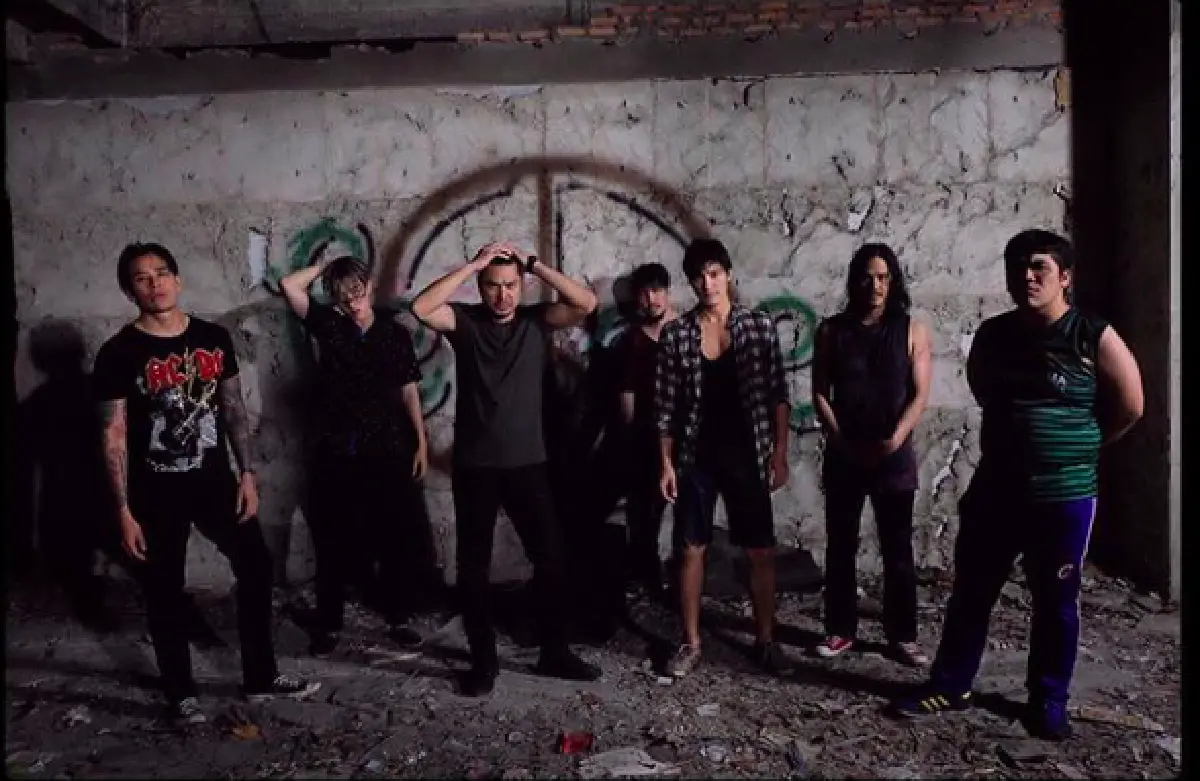 ส่องภาพเบื้องหลัง 7 นักแสดงหนุ่มจากละครที่ทุกคนรอคอย “ล่า”