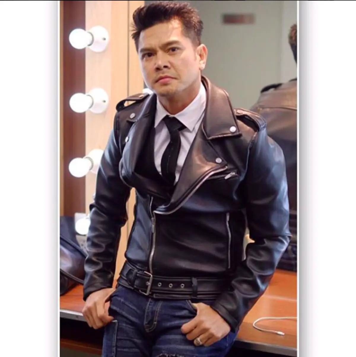 ส่องภาพเบื้องหลัง 7 นักแสดงหนุ่มจากละครที่ทุกคนรอคอย “ล่า”