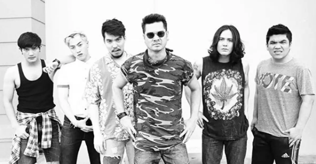 ส่องภาพเบื้องหลัง 7 นักแสดงหนุ่มจากละครที่ทุกคนรอคอย “ล่า”