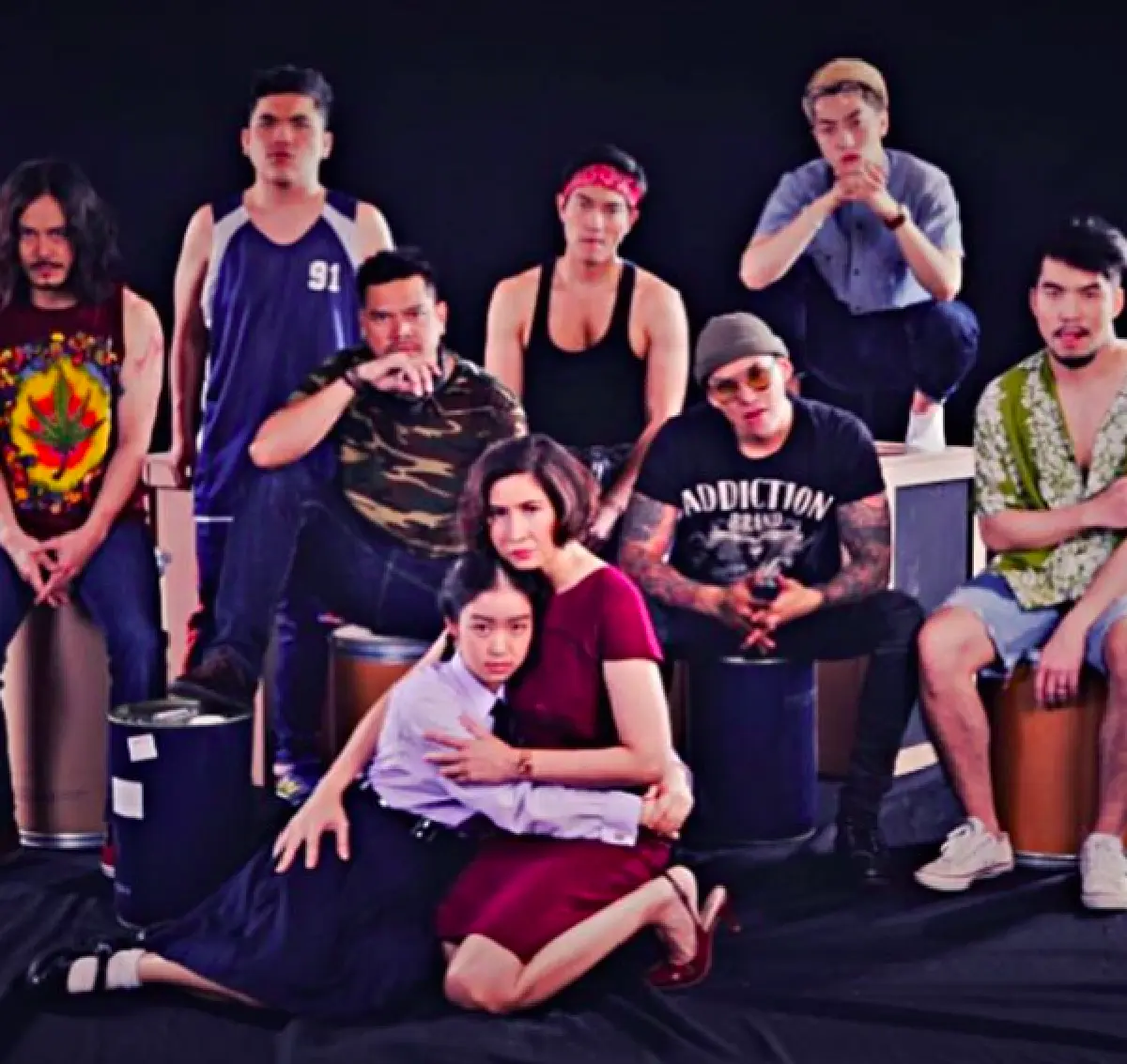 ส่องภาพเบื้องหลัง 7 นักแสดงหนุ่มจากละครที่ทุกคนรอคอย “ล่า”