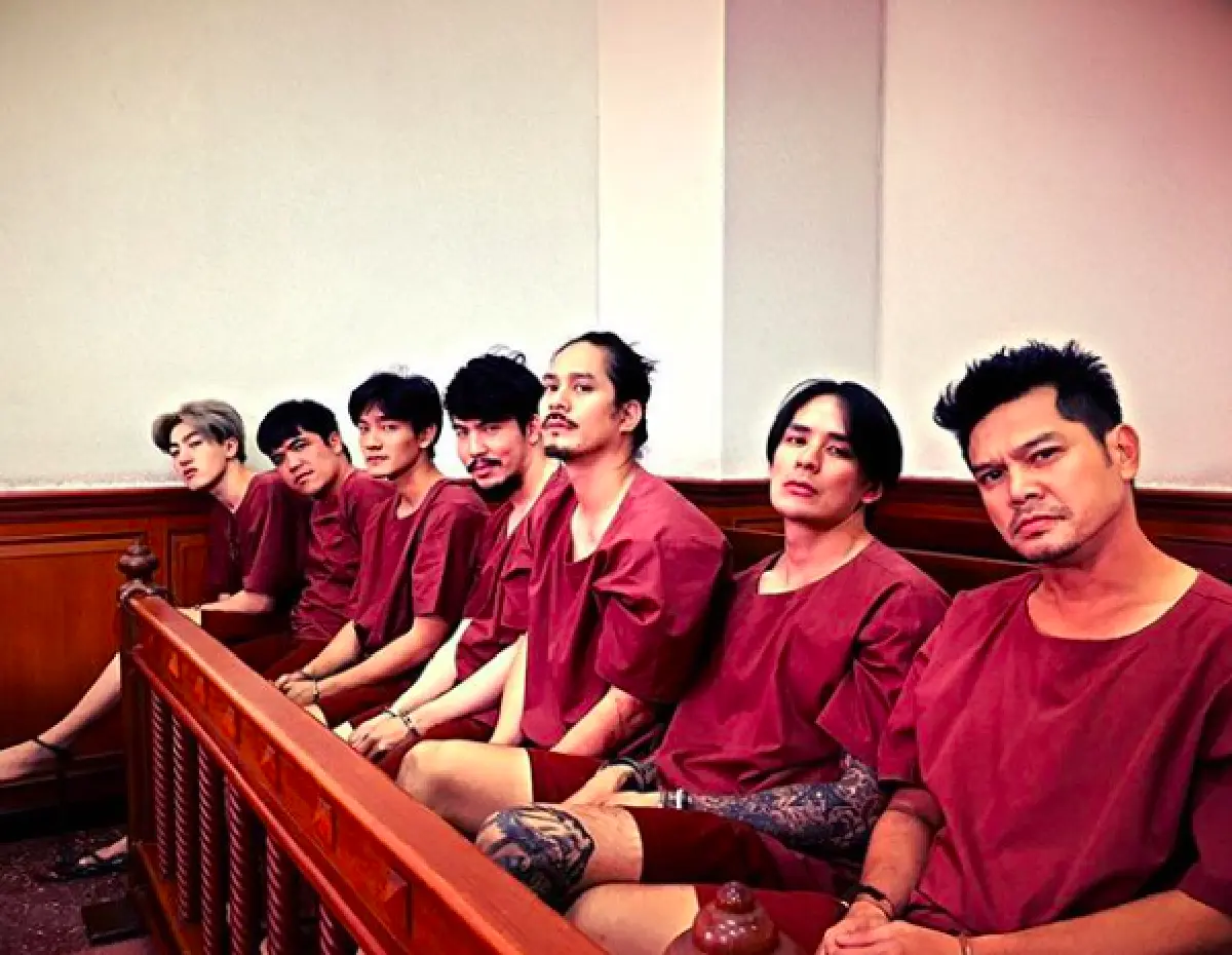 ส่องภาพเบื้องหลัง 7 นักแสดงหนุ่มจากละครที่ทุกคนรอคอย “ล่า”