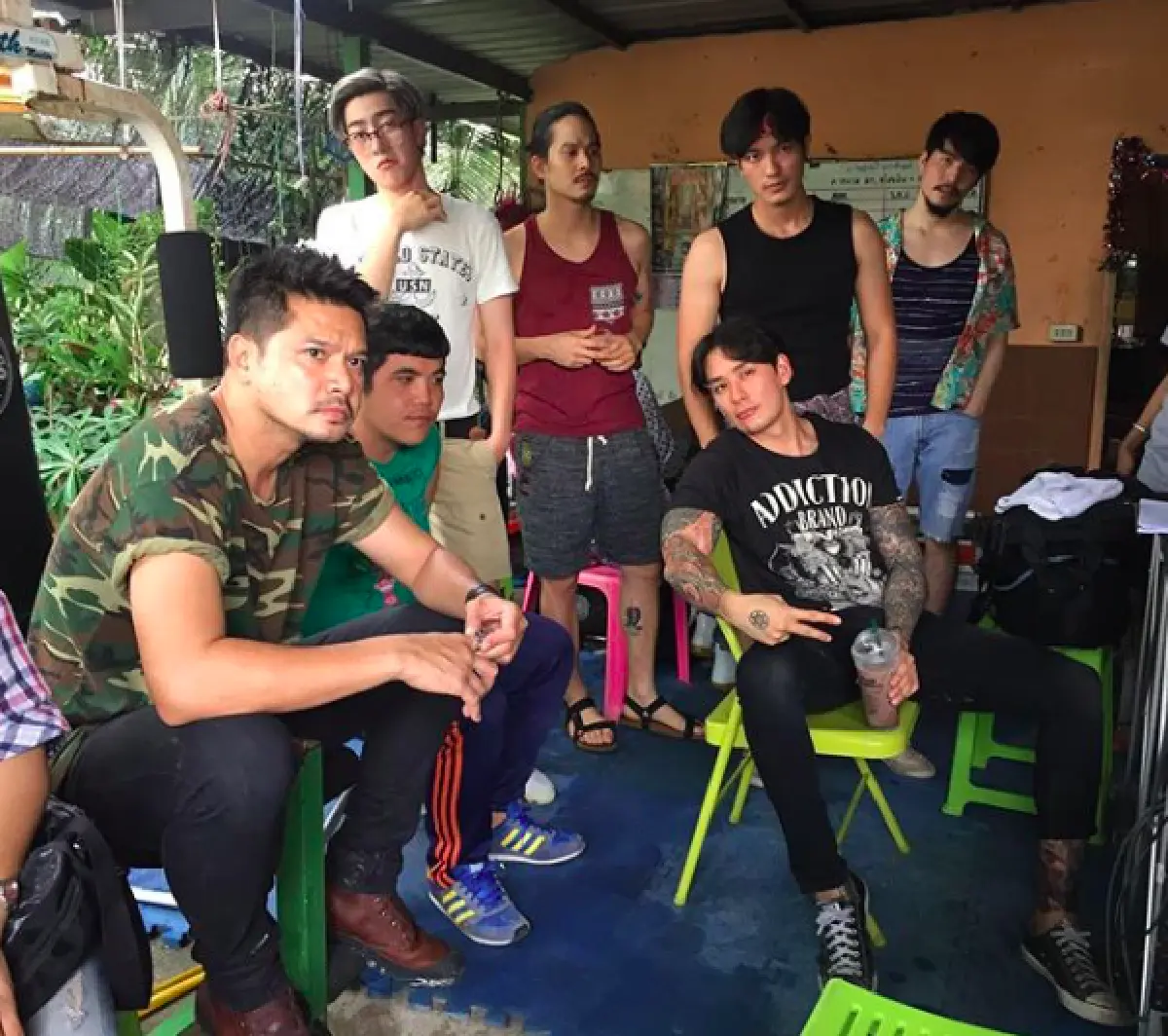 ส่องภาพเบื้องหลัง 7 นักแสดงหนุ่มจากละครที่ทุกคนรอคอย “ล่า”