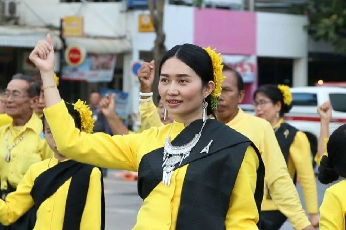 ตระการตานางรำซ้อมใหญ่บวงสรวงฉลอง220ปีเมืองขอนแก่น