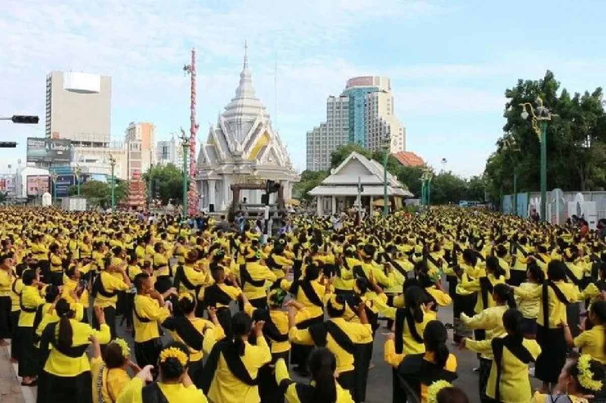 ตระการตานางรำซ้อมใหญ่บวงสรวงฉลอง220ปีเมืองขอนแก่น