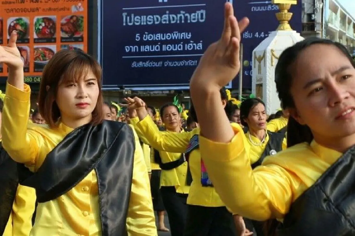 ตระการตานางรำซ้อมใหญ่บวงสรวงฉลอง220ปีเมืองขอนแก่น