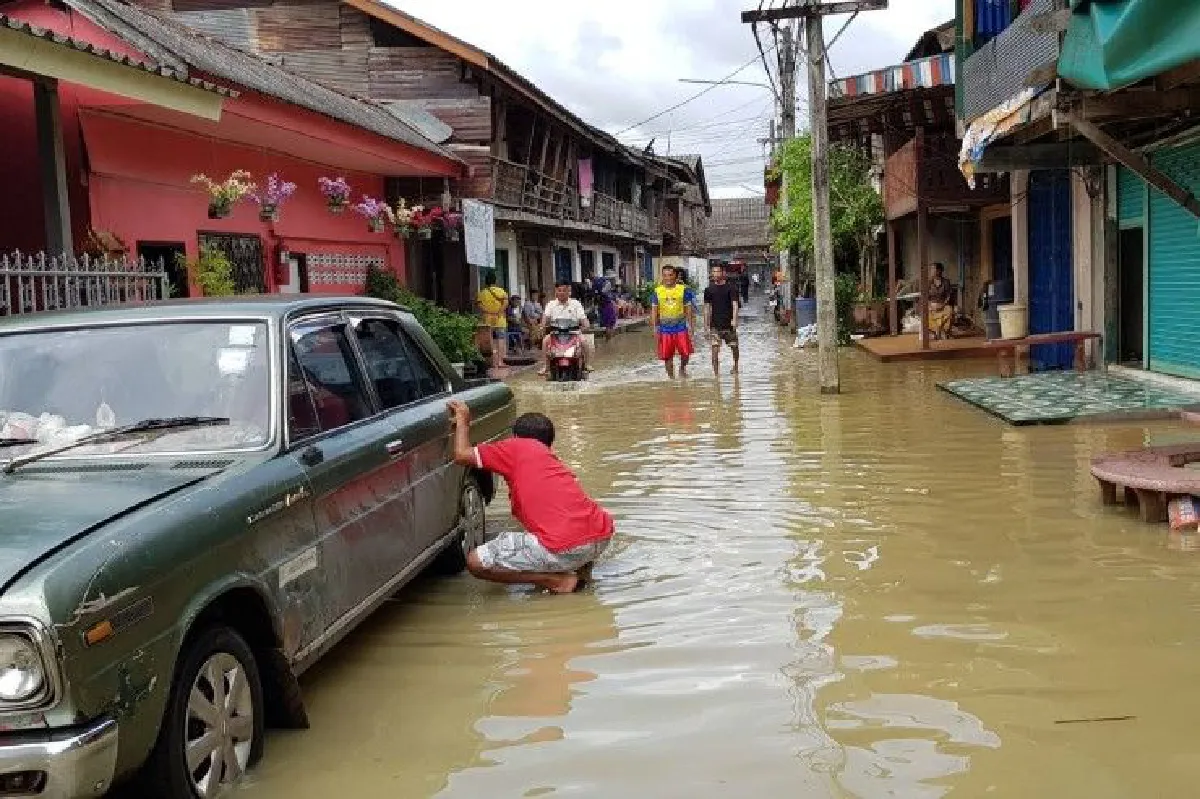 ฝนตกต่อเนื่อง! "นครศรีธรรมราช" ท่วมหลายพื้นที่