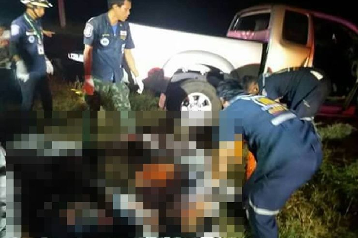 กระบะซิ่งแหกโค้งตกถนนพลิกคว่ำดับคาที่4ศพสาหัส1 กระบะซิ่งแหกโค้งตกถนนพลิกคว่ำดับคาที่4ศพสาหัส1