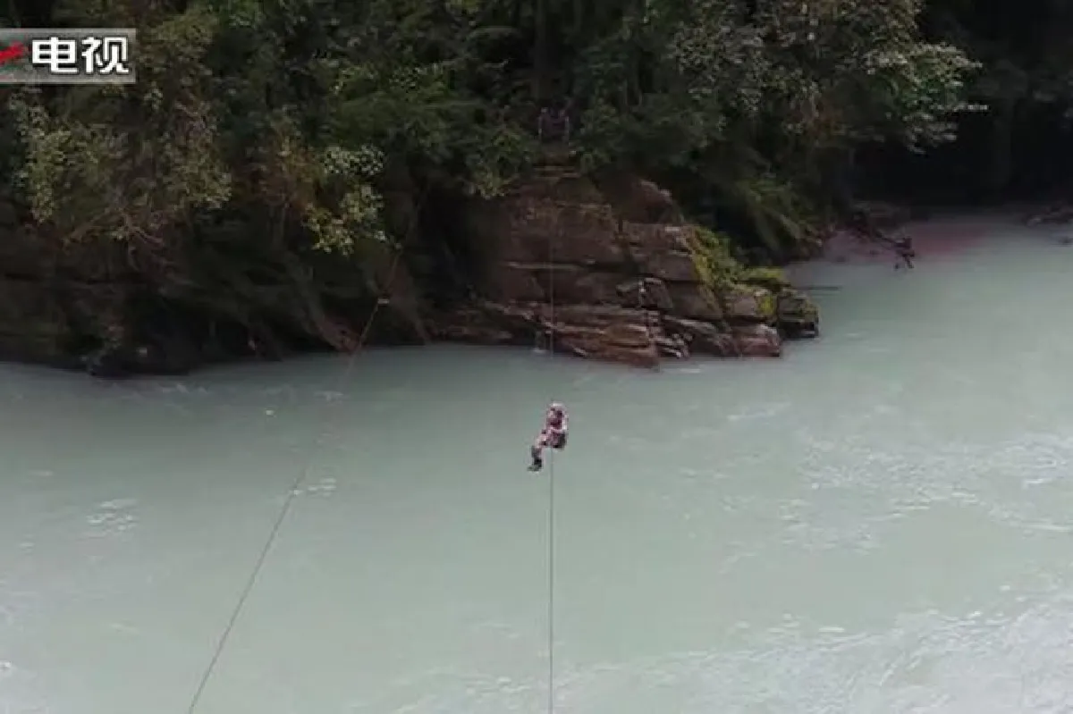 ชมคลิปวิดีโอของทหารแดนมังกรกับการลาดตระเวนบนเส้นทางสุดโหด