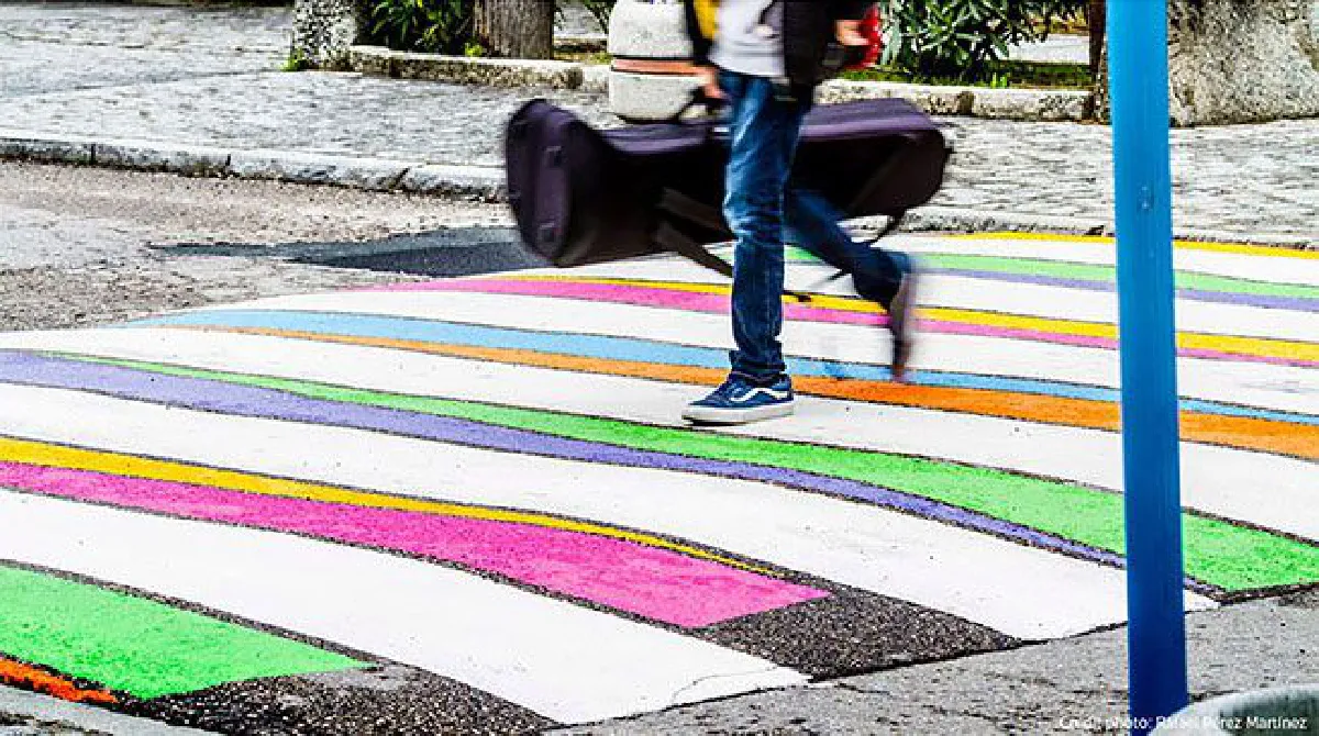 สเปนผุด “ทางม้าลายหลากสีสัน” ปลอดภัย สบายตา เพิ่มชีวิตชีวาให้ผู้ใช้ถนน