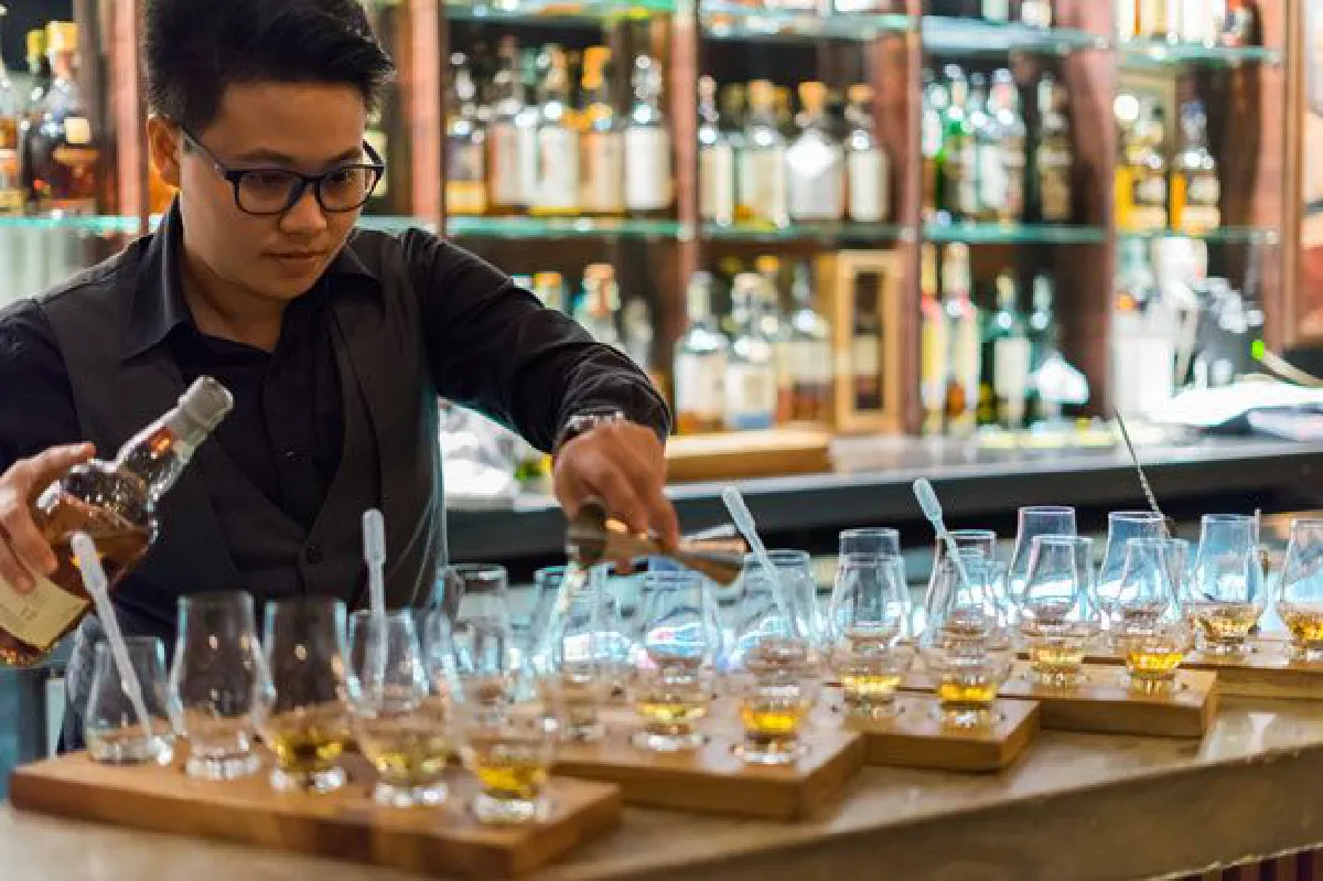 "NOW YOU HAS JAZZ" ที่วิสการ์ส สุขุมวิท ซอย 23 "Whisgars™ Now Has Jazz" ทุกวันพุธ ศุกร์ และเสาร์ ตั้งแต่เวลา 21.00น. - เที่ยงคืน