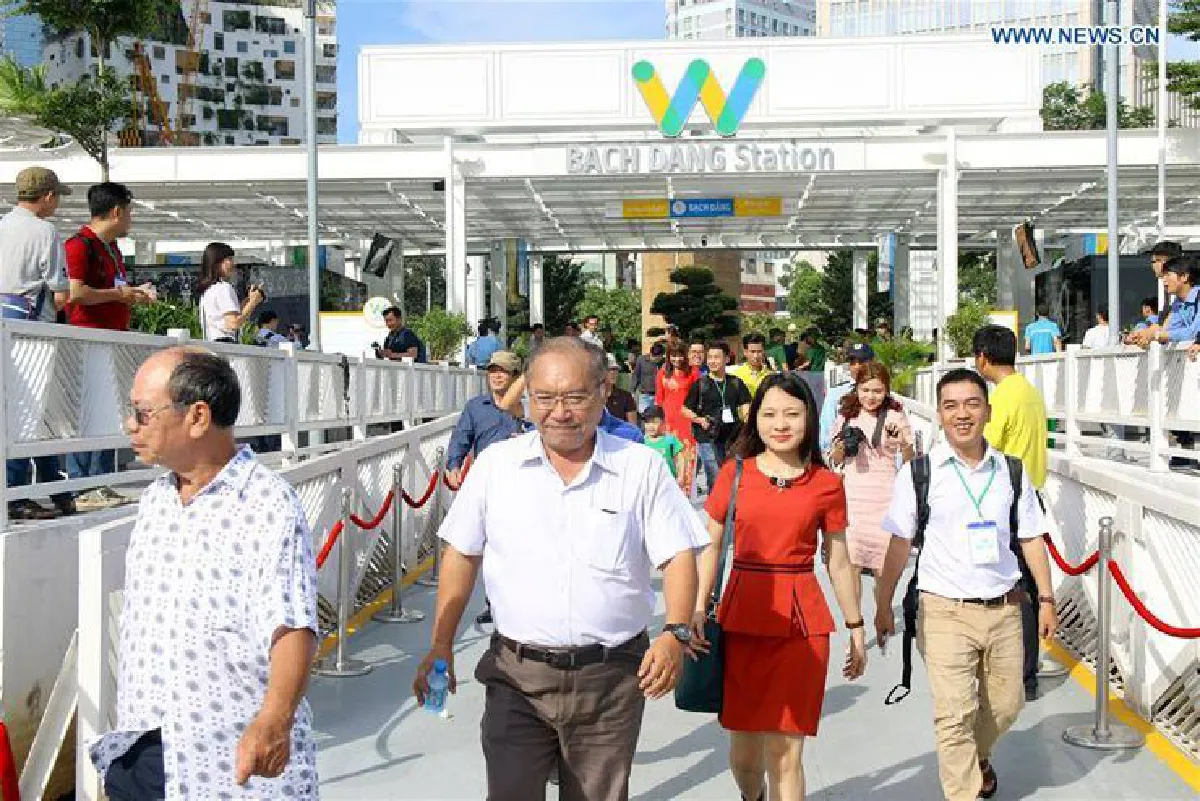 เปิดบริการแล้ว! เวียดนามใช้ “เรือเมล์” แก้ปัญหารถติดบนท้องถนน