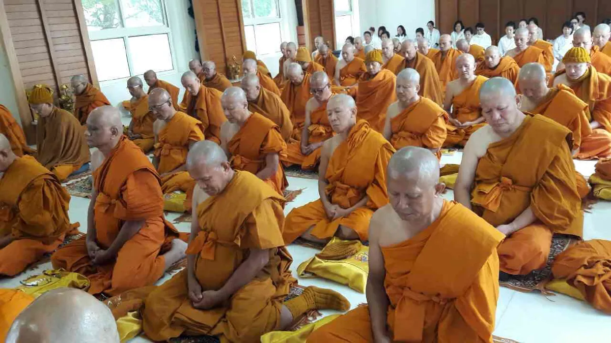 ด้วยอุตสาหะยิ่งใหญ่บวชถวายสังฆราช