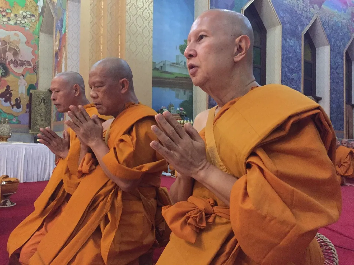 ด้วยอุตสาหะยิ่งใหญ่บวชถวายสังฆราช