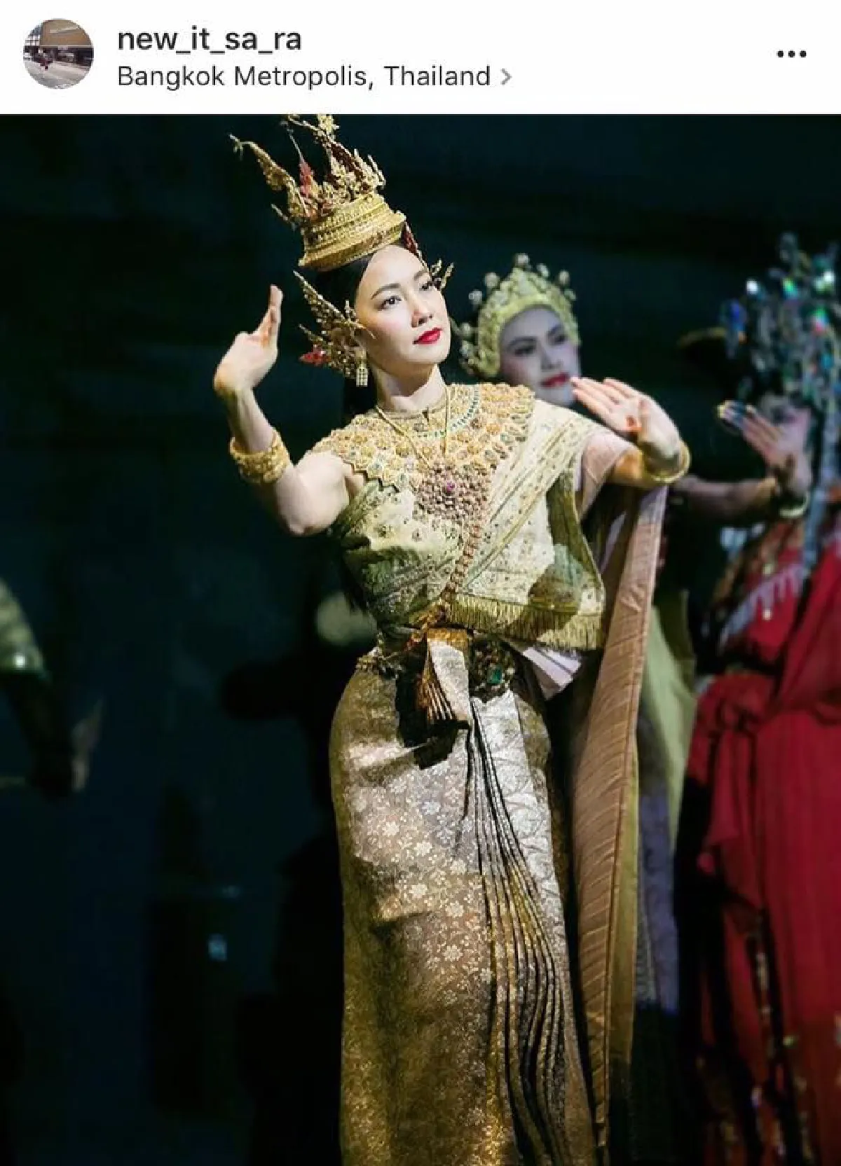 งามดั่งภาพวาด! นุ่น วรนุช-พิงกี้ สาวิกา สวยอลังการในชุดไทย