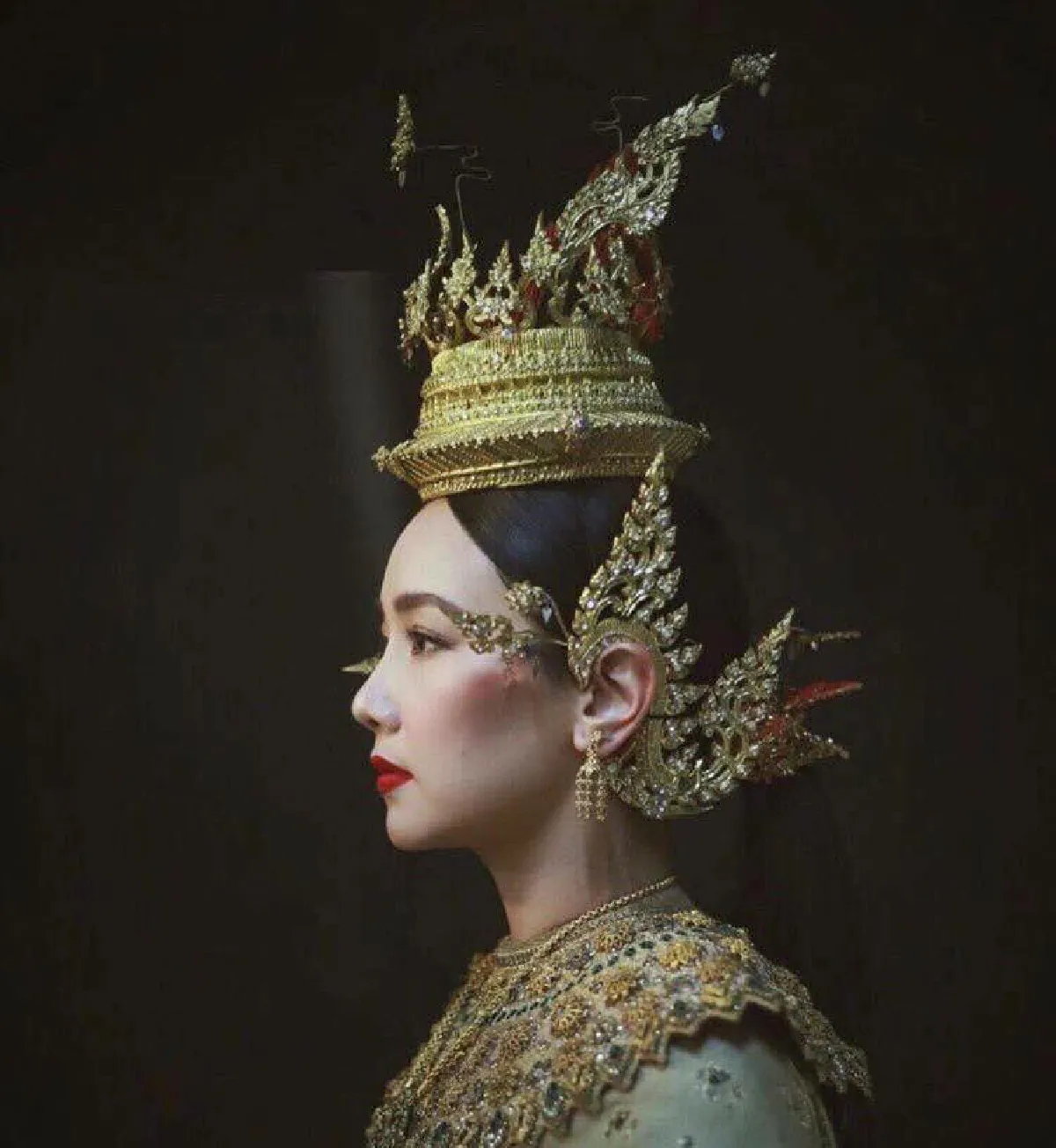 งามดั่งภาพวาด! นุ่น วรนุช-พิงกี้ สาวิกา สวยอลังการในชุดไทย