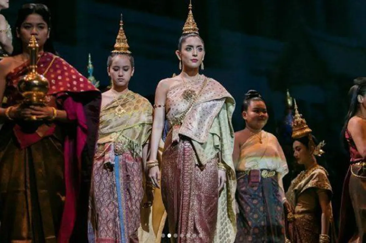 งามดั่งภาพวาด! นุ่น วรนุช-พิงกี้ สาวิกา สวยอลังการในชุดไทย