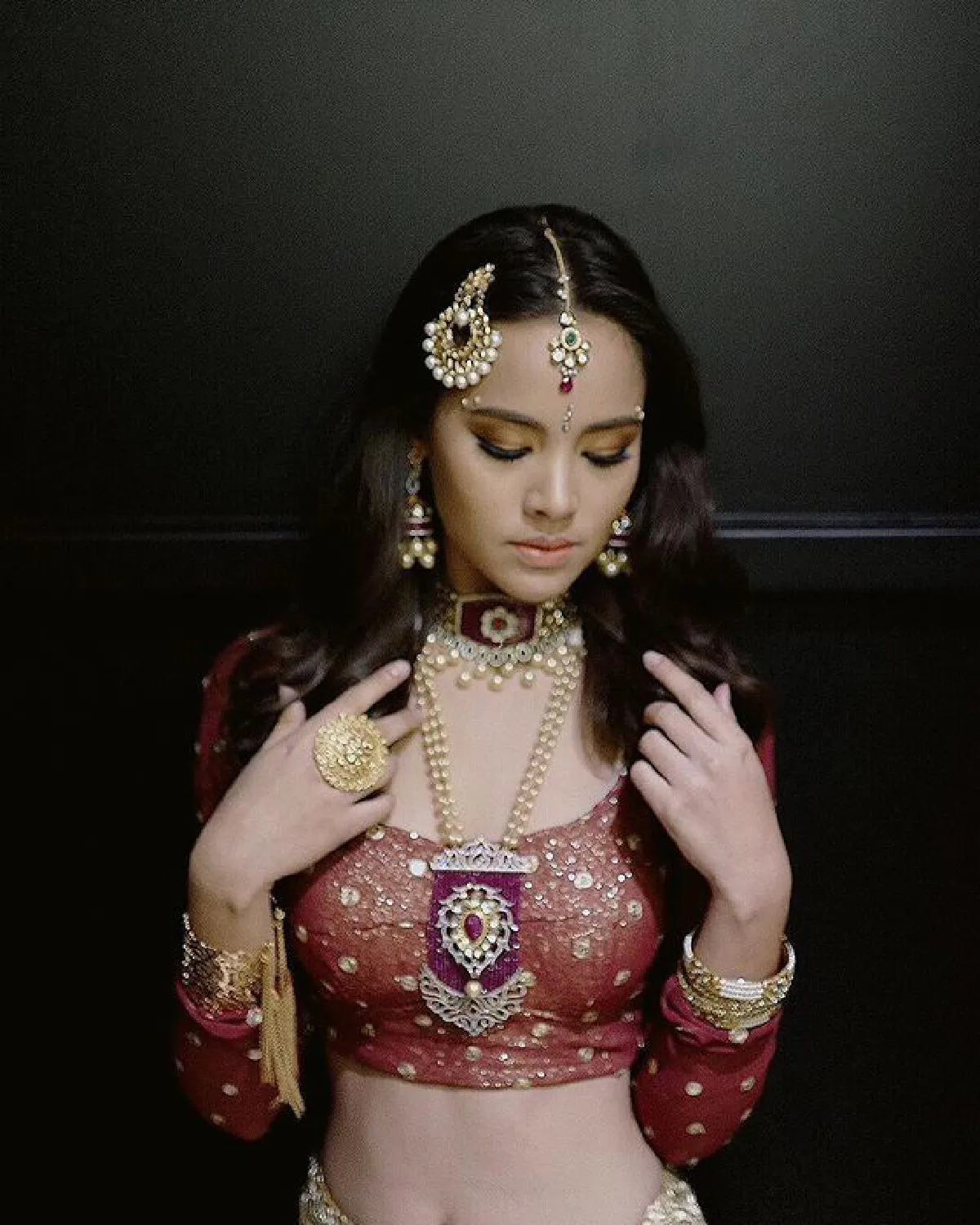 สวยเป๊ะหน้าปัง! ญาญ่า อุรัสยา อวดความเซ็กซี่ในลุคสาวอินเดีย