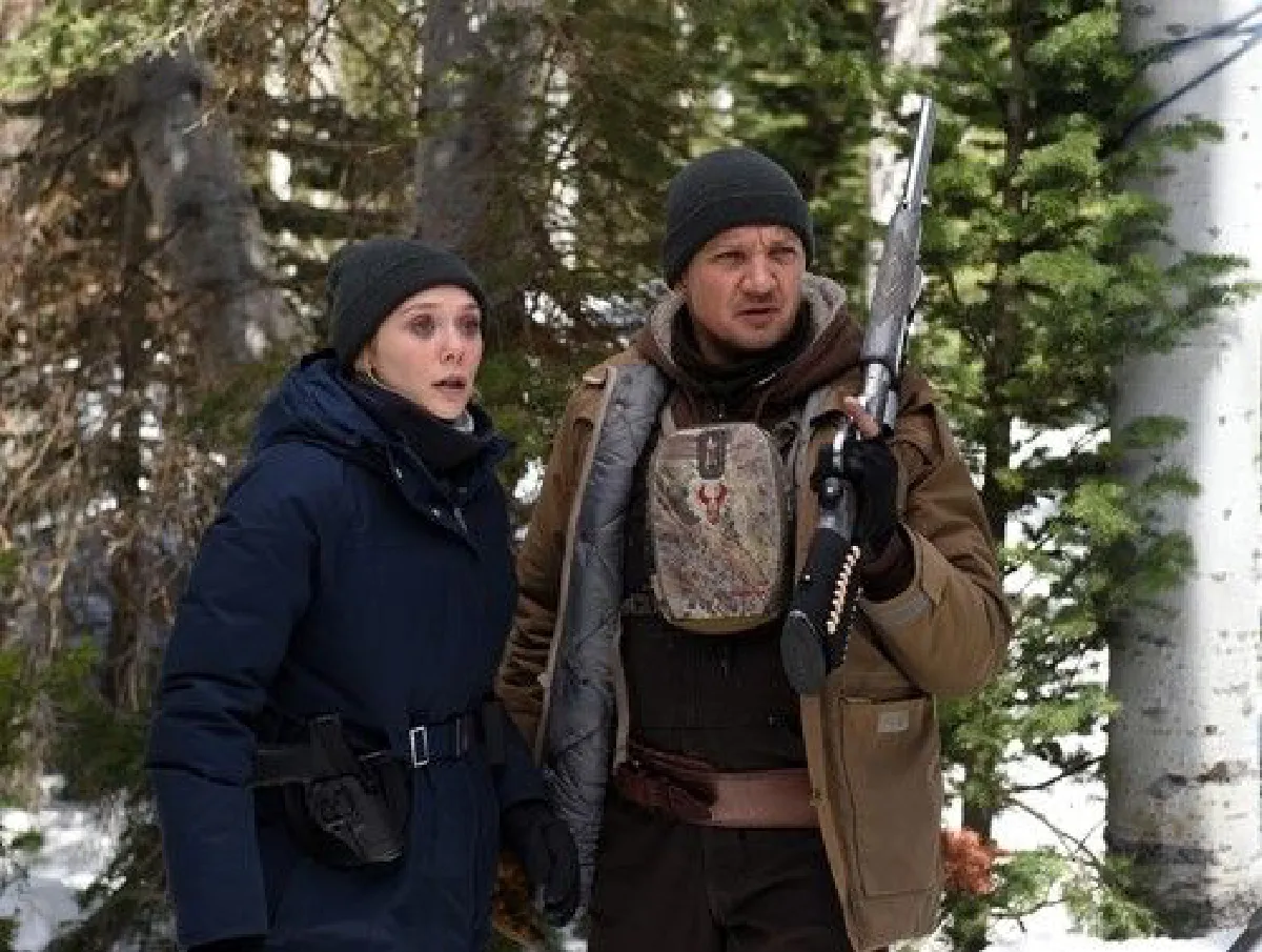 เจเรมี่ เรนเนอร์-อลิซาเบธ โอลเซน สืบคดีปริศนาไล่ล่าฆาตกรใน “WIND RIVER”