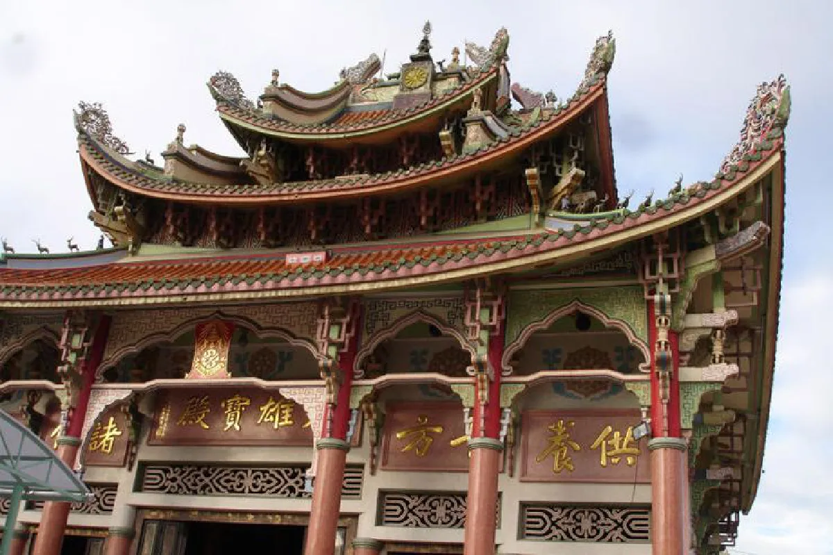 ชมศิลป์ผสานไทย จีน ทิเบต ที่วัดโพธิ์แมน