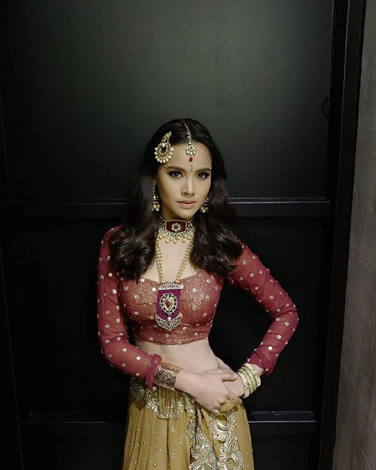 สวยเป๊ะหน้าปัง! ญาญ่า อุรัสยา อวดความเซ็กซี่ในลุคสาวอินเดีย