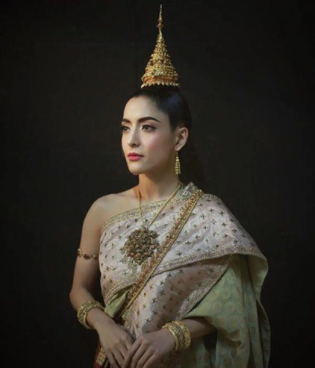 งามดั่งภาพวาด! นุ่น วรนุช-พิงกี้ สาวิกา สวยอลังการในชุดไทย