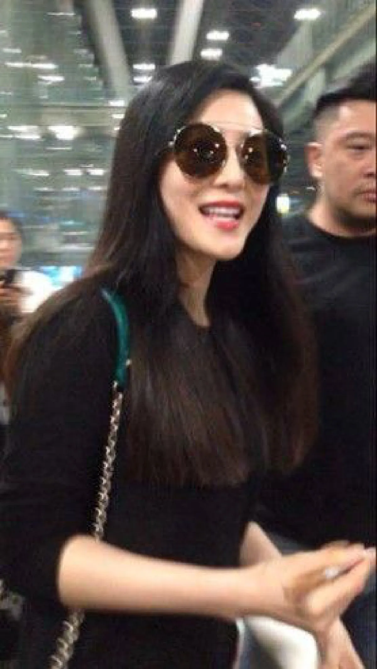 เผยภาพ "ฟ่านปิงปิง" เยือนไทย แฟนคลับแห่ต้อนรับอบอุ่นที่สุวรรณภูมิ