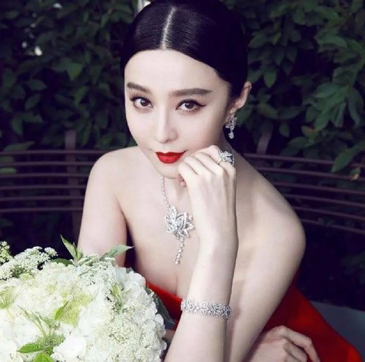 เผยภาพ "ฟ่านปิงปิง" เยือนไทย แฟนคลับแห่ต้อนรับอบอุ่นที่สุวรรณภูมิ