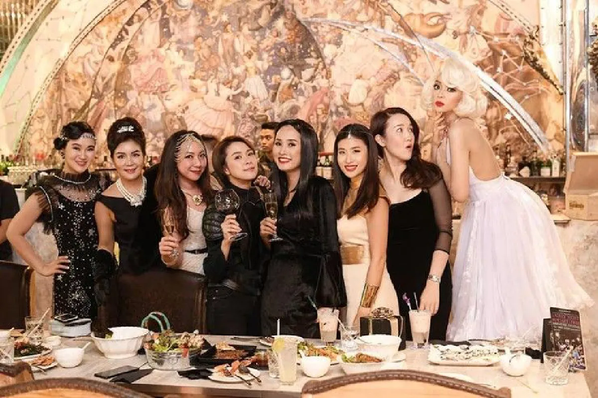 "เป้ย ปานวาด" แปลงโฉมเป็น "มาริลิน มอนโร" ฉลองปาร์ตี้วันเกิดครบ 37 ปี