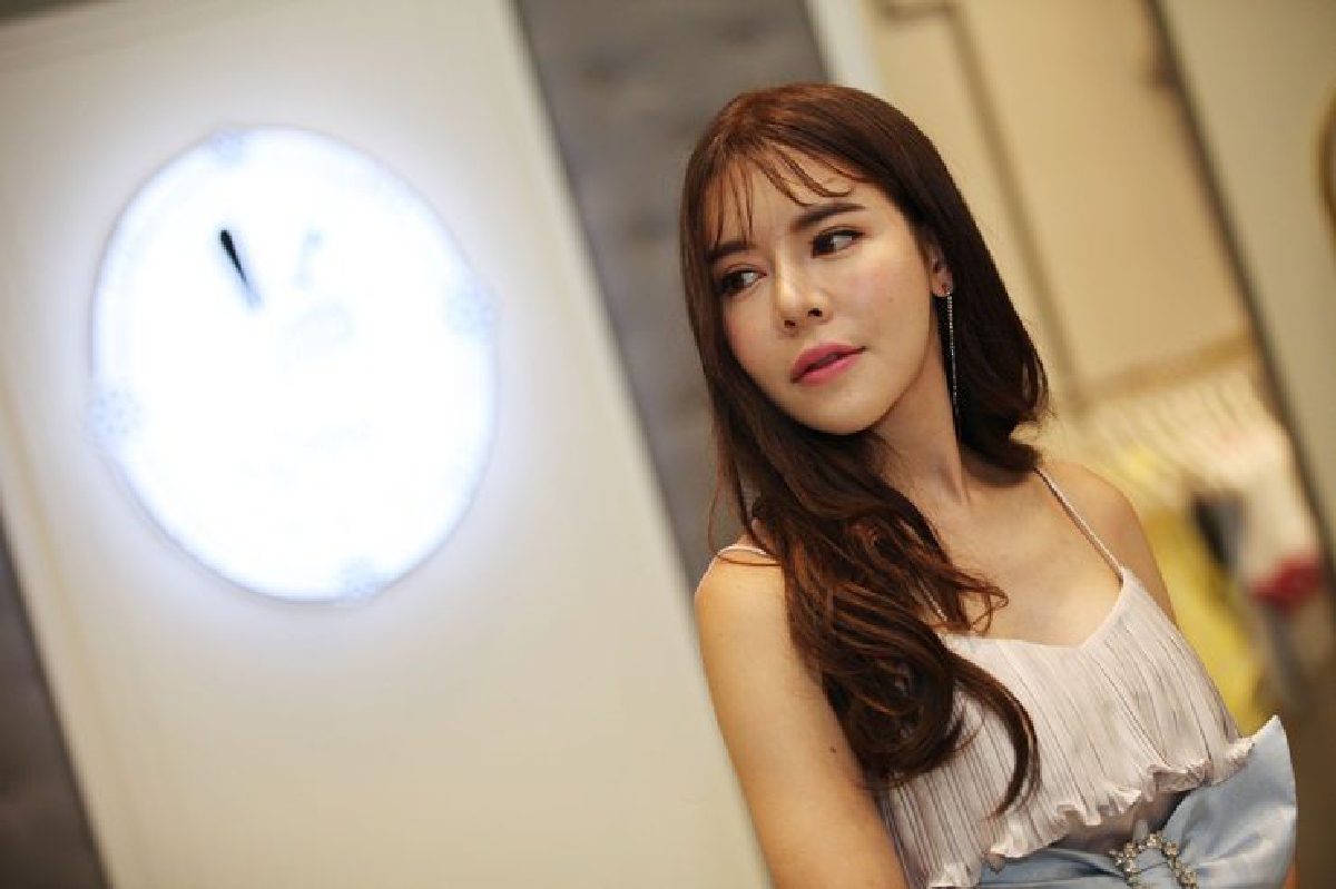 รัสรินทร์ ธนะชัยวัฒนะโภคิน ขึ้นแท่นแบรนด์ไทยแถวหน้า รัสรินทร์ ธนะชัยวัฒนะโภคิน ขึ้นแท่นแบรนด์ไทยแถวหน้า