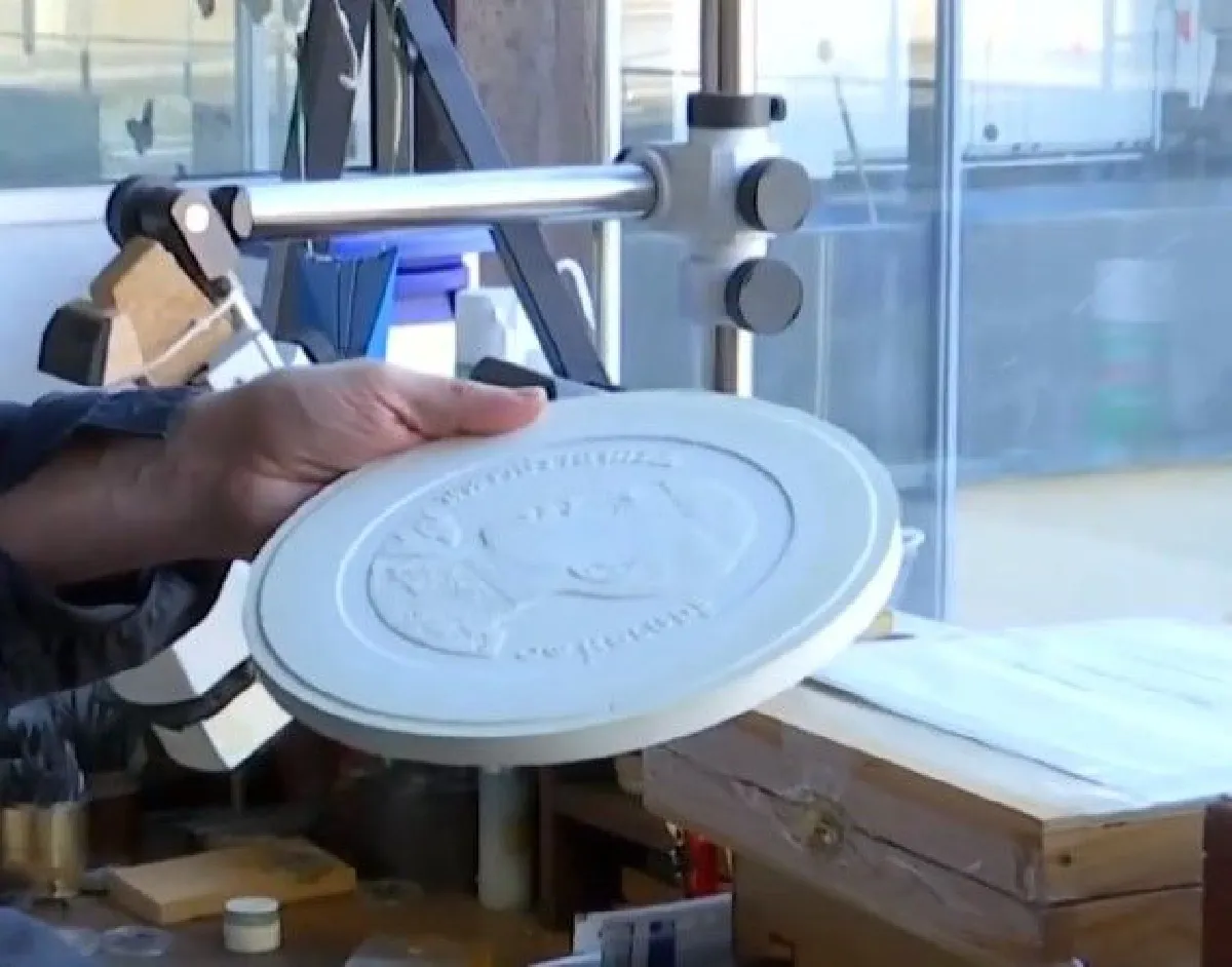 ภาพแม่แบบเหรียญกษาปณ์ รัชกาลที่ 10 จากโรงงานผลิตที่ฝรั่งเศส