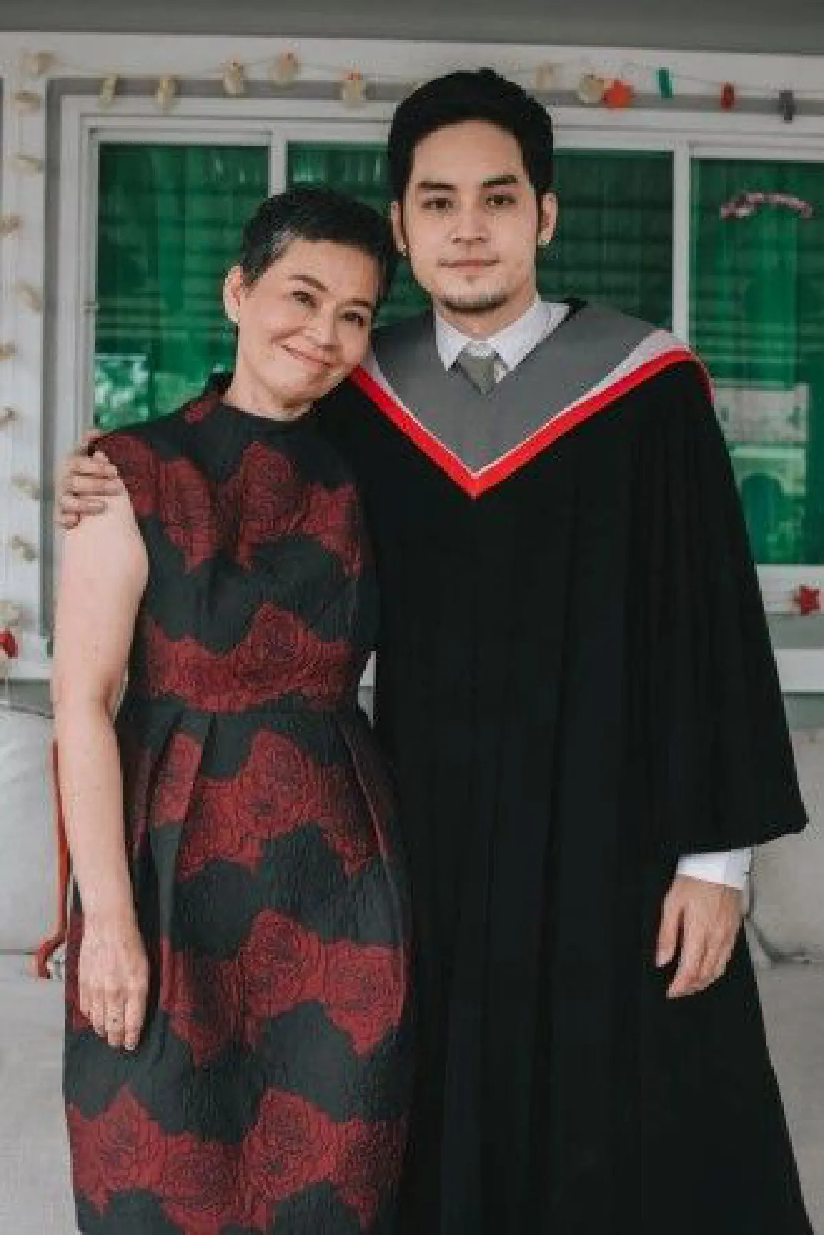 คุณแม่สุดปลื้ม "ก้าว จิรายุ" เรียนจบ บอกภูมิใจลูกมีทุกอย่างด้วยตัวเอง
