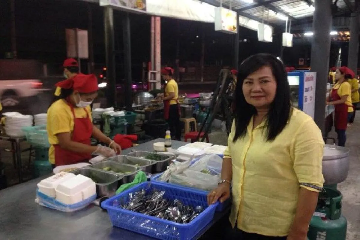 "จากนักมวยสาวสู่เจ้าของข้าวผัดปูในตำนาน" พิมพร รอดคำแหง