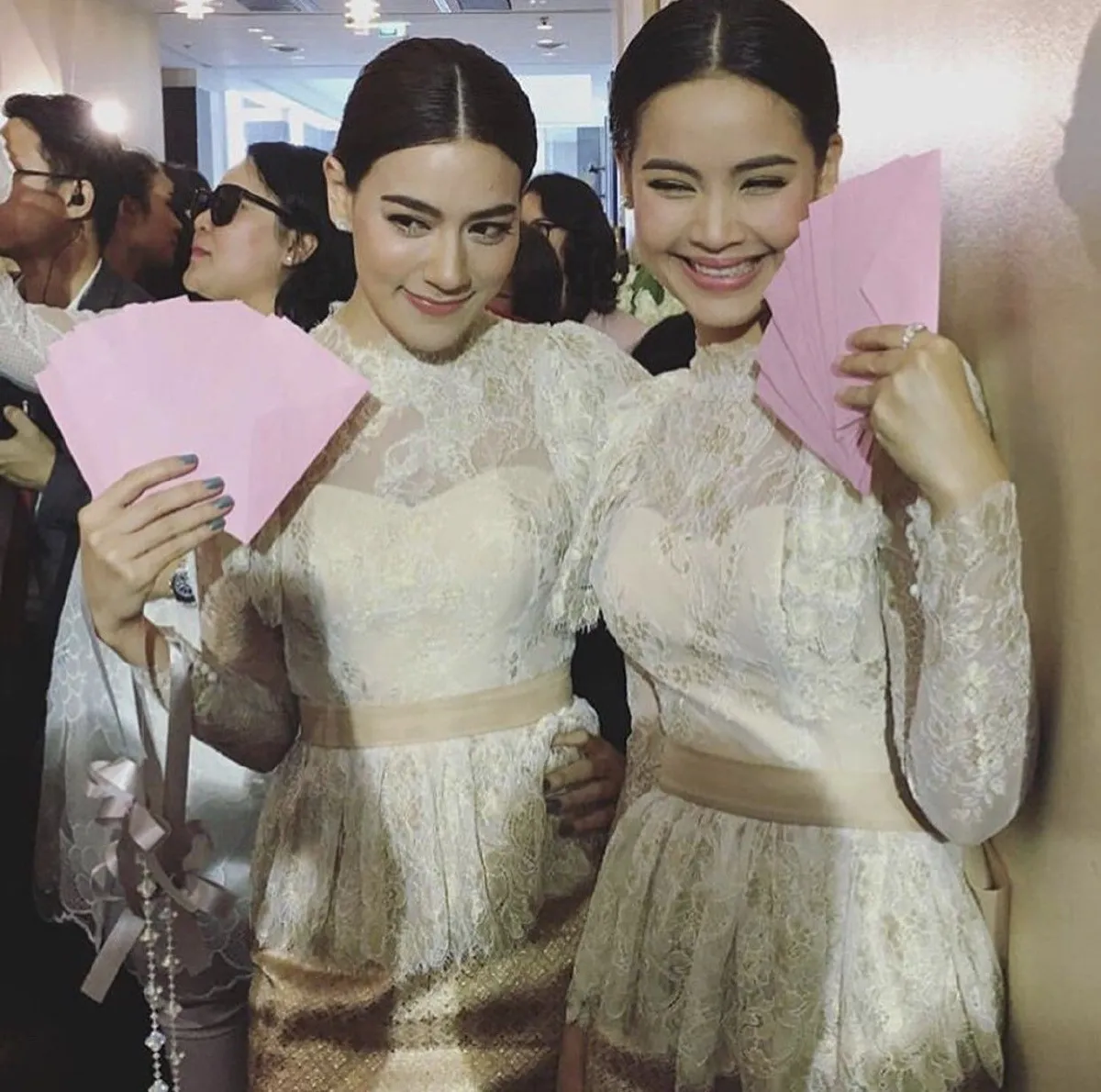 ส่องแก๊งเพื่อนเจ้าสาว มาร์กี้-ป๊อก คัดมาเน้นๆสวยระดับนางเอกทั้งนั้น